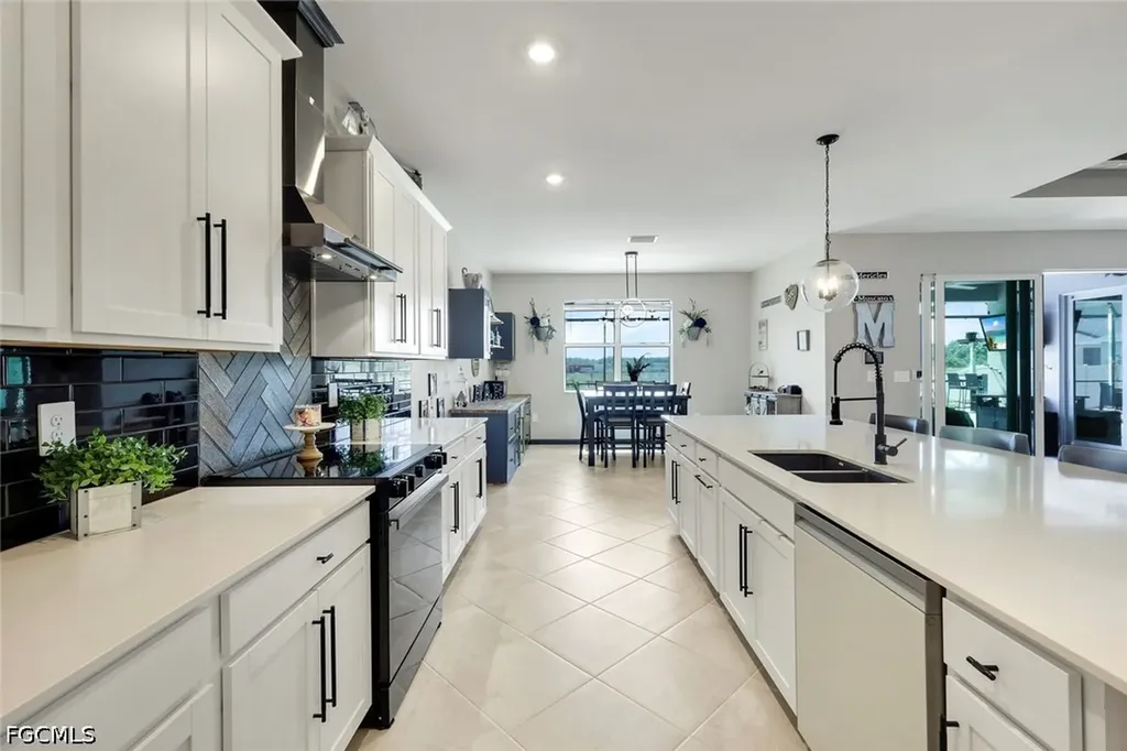 18821 Shimmer Dawn Court North Fort Myers FL 33917