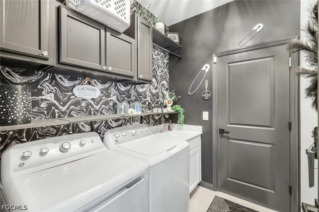 18821 Shimmer Dawn Court North Fort Myers FL 33917