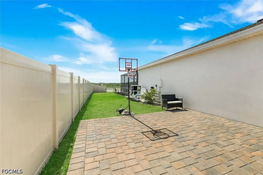 18821 Shimmer Dawn Court North Fort Myers FL 33917