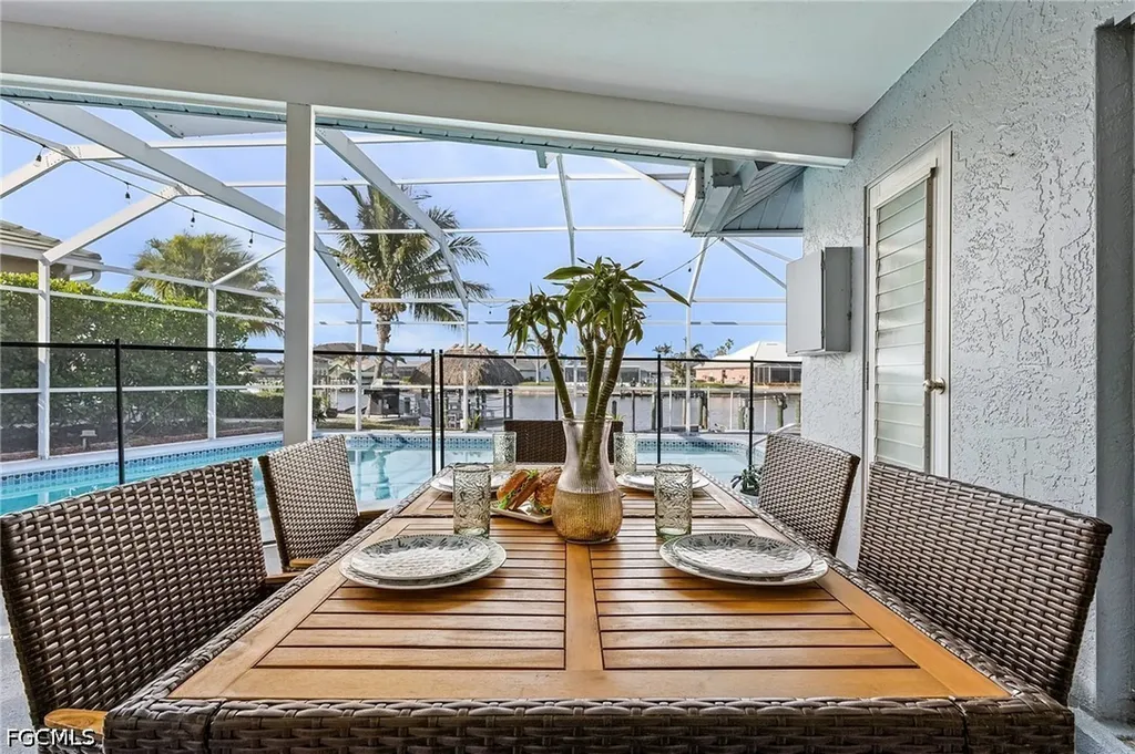 527 SW 57th Street Cape Coral FL 33914