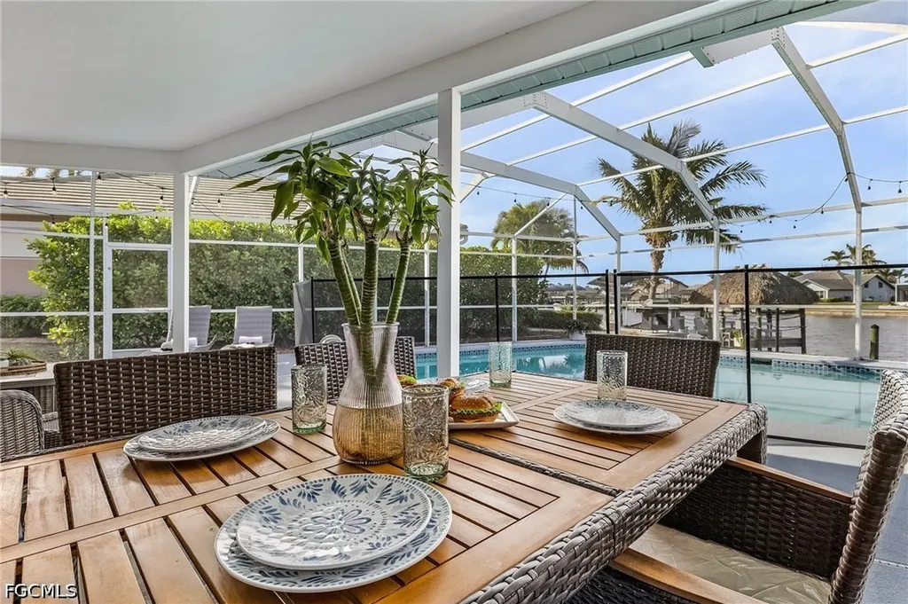 527 SW 57th Street Cape Coral FL 33914