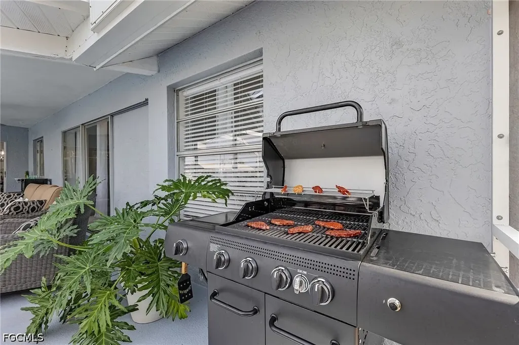 527 SW 57th Street Cape Coral FL 33914