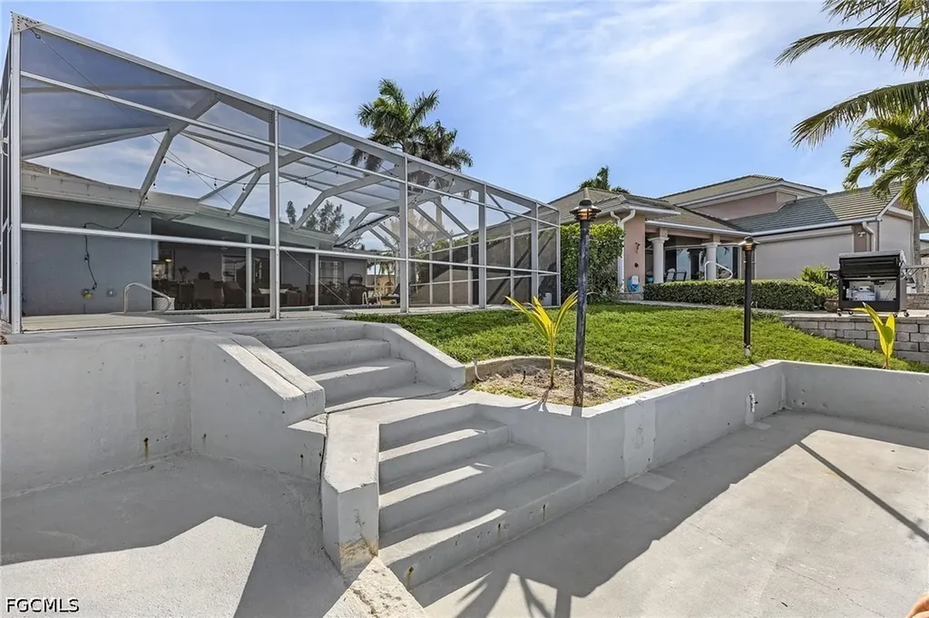 527 SW 57th Street Cape Coral FL 33914