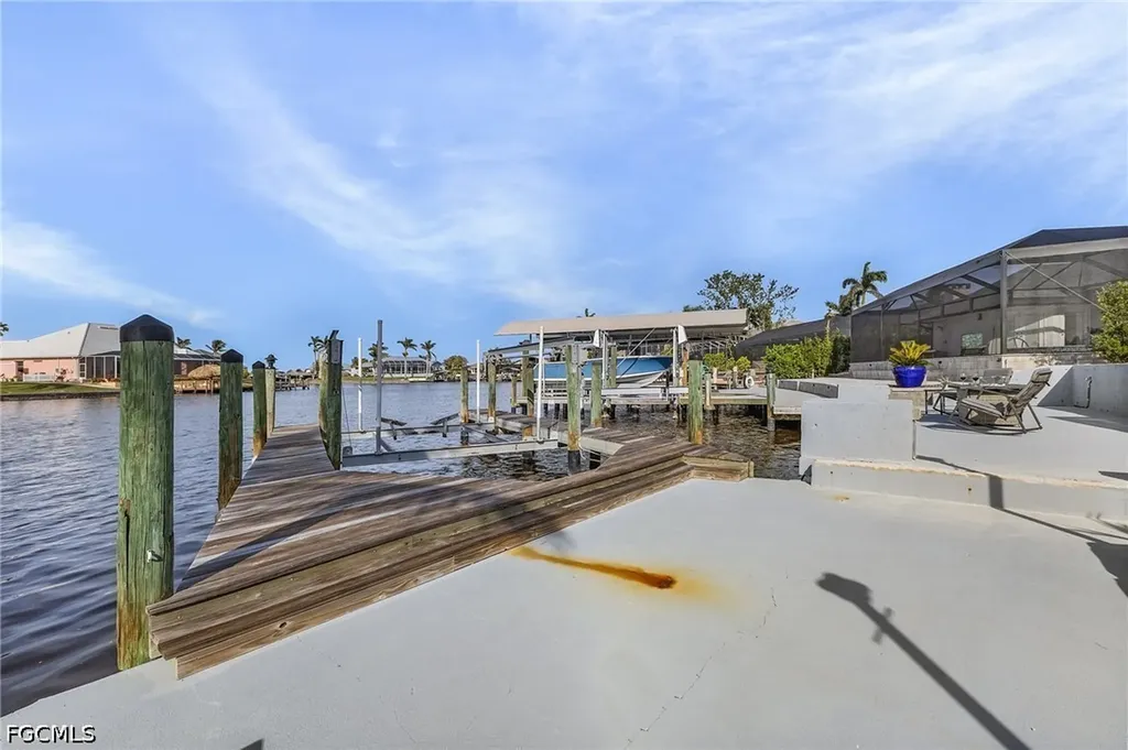 527 SW 57th Street Cape Coral FL 33914