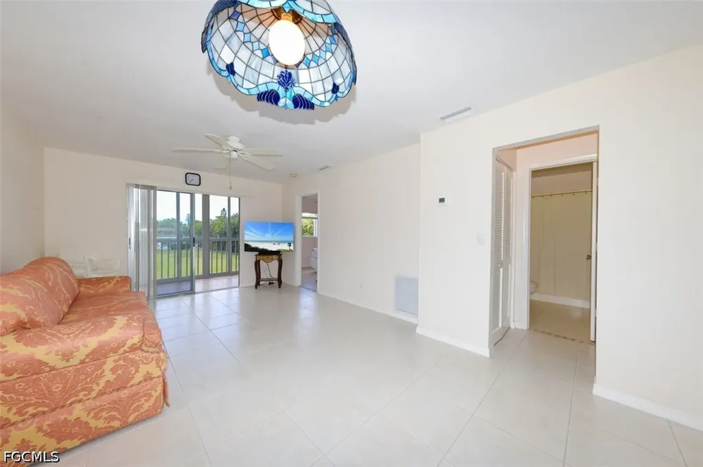 8141 Country Road Fort Myers FL 33919