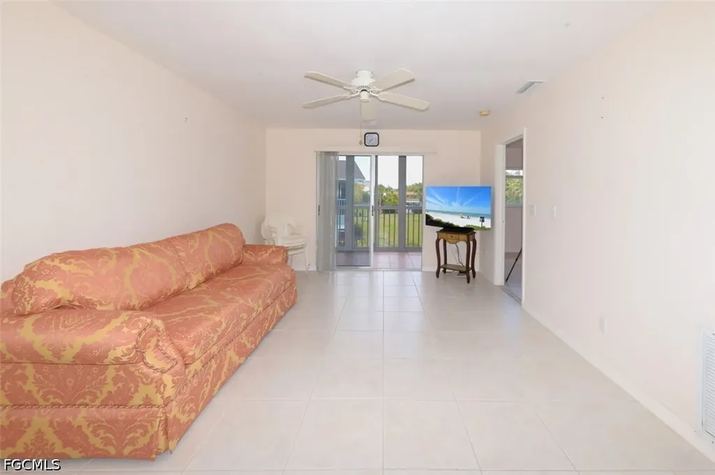 8141 Country Road Fort Myers FL 33919