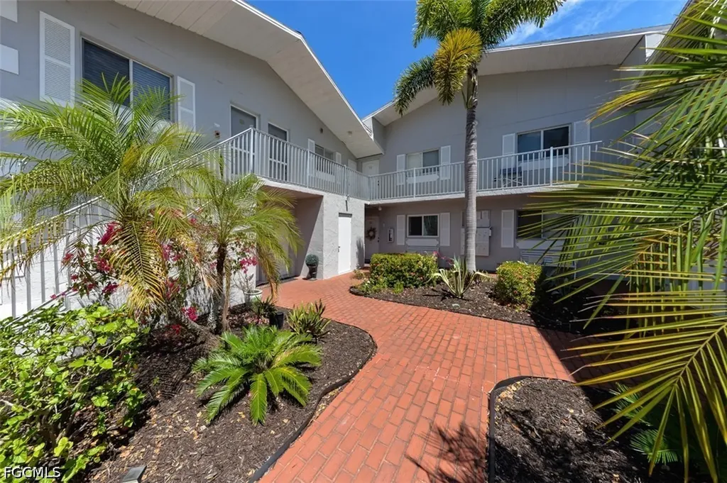 8141 Country Road Fort Myers FL 33919