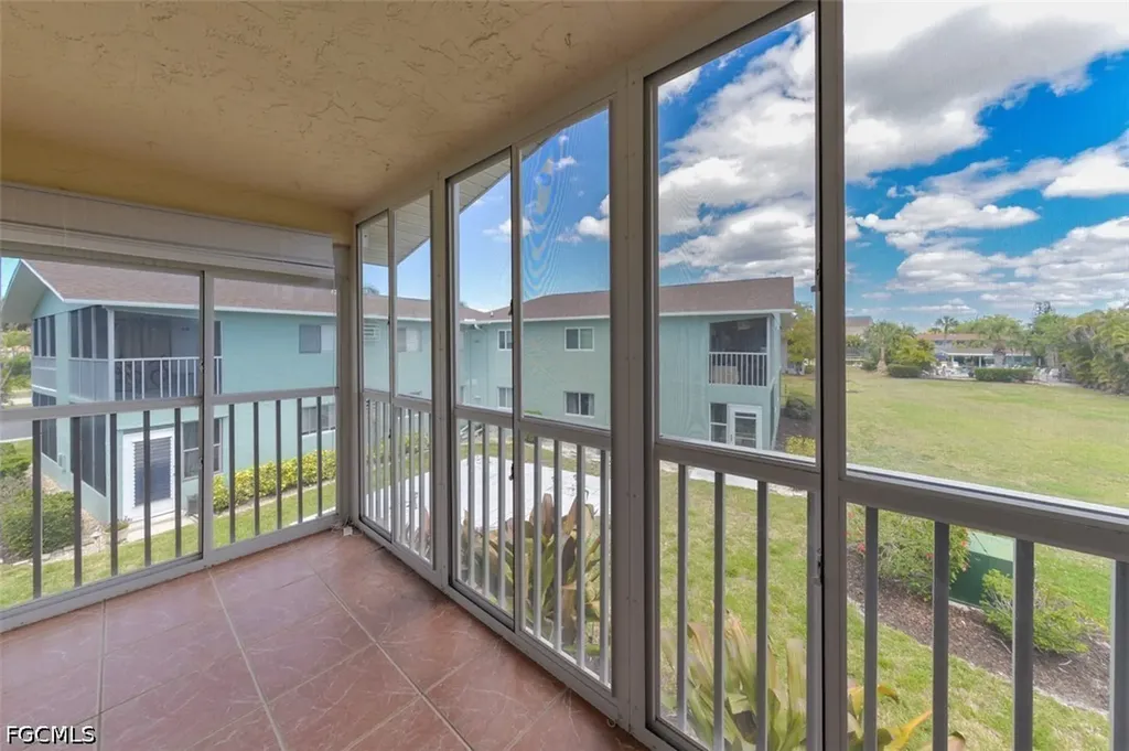 8141 Country Road Fort Myers FL 33919