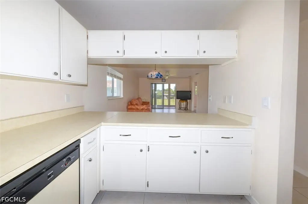 8141 Country Road Fort Myers FL 33919