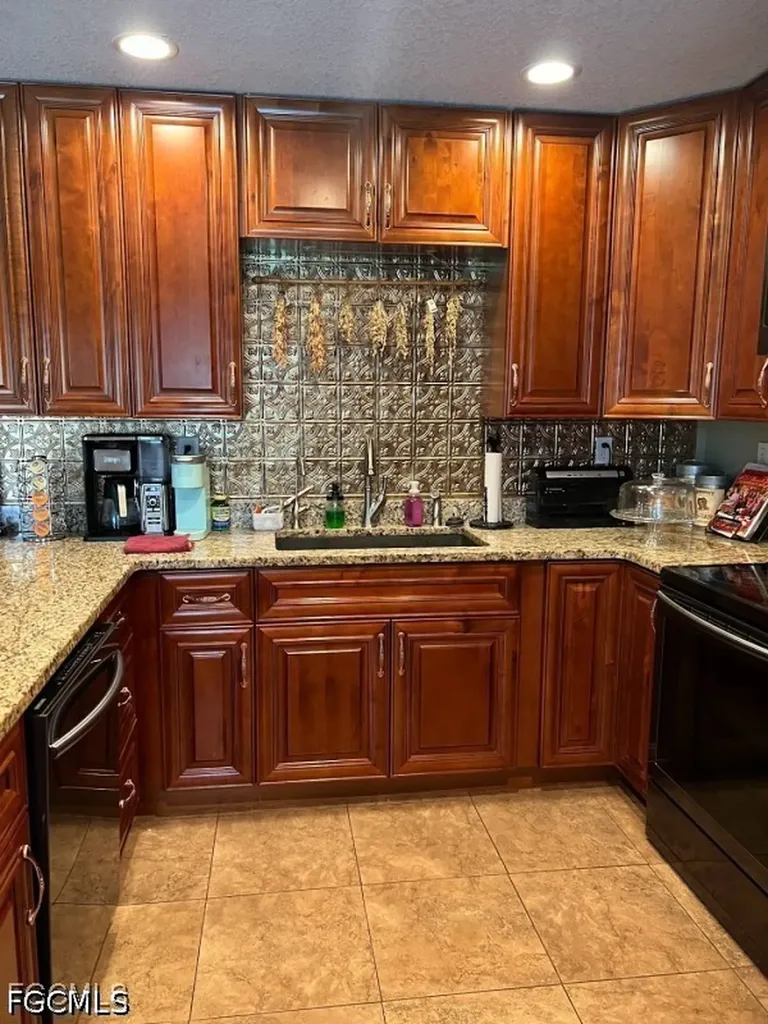 826 B Road Labelle FL 33935