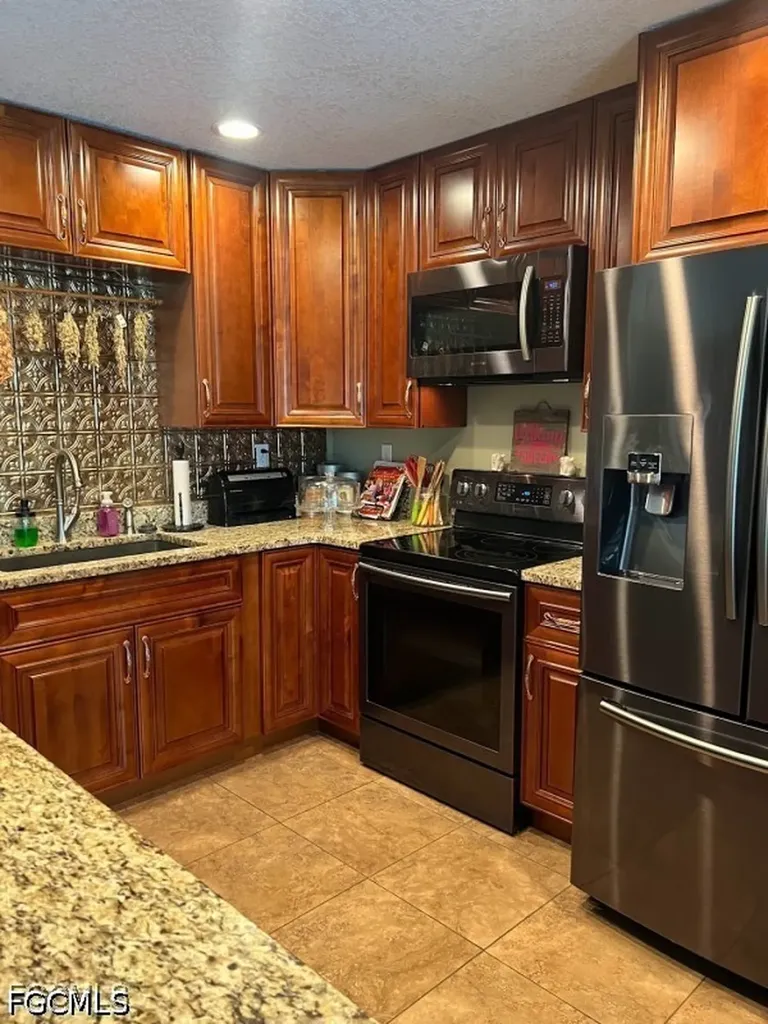 826 B Road Labelle FL 33935