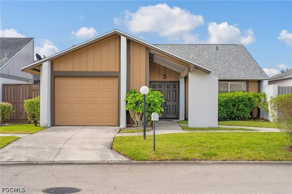 9712 Maplecrest Circle Lehigh Acres FL 33936