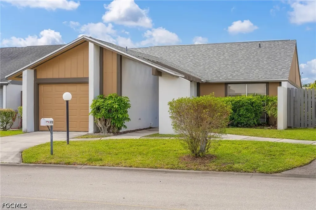 9712 Maplecrest Circle Lehigh Acres FL 33936