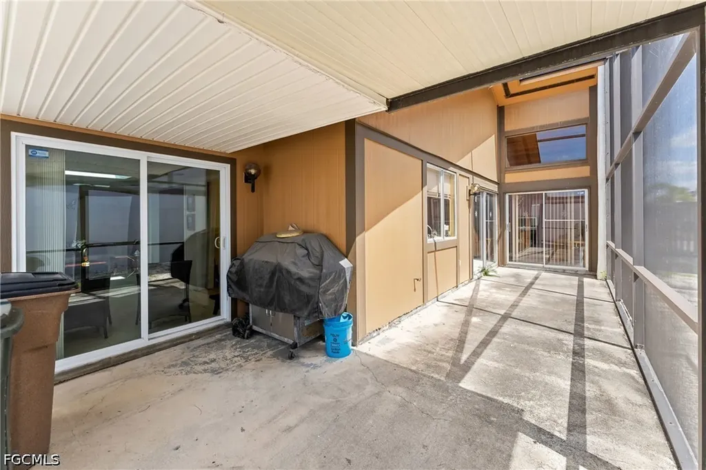 9712 Maplecrest Circle Lehigh Acres FL 33936