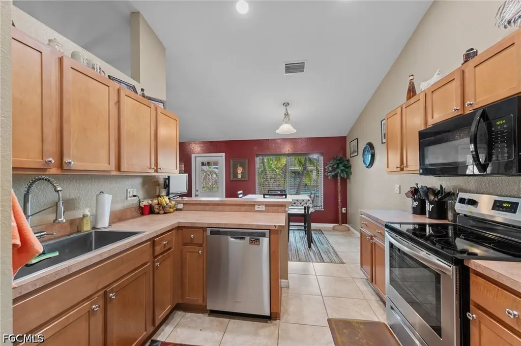 23 NW 29th Avenue Cape Coral FL 33993