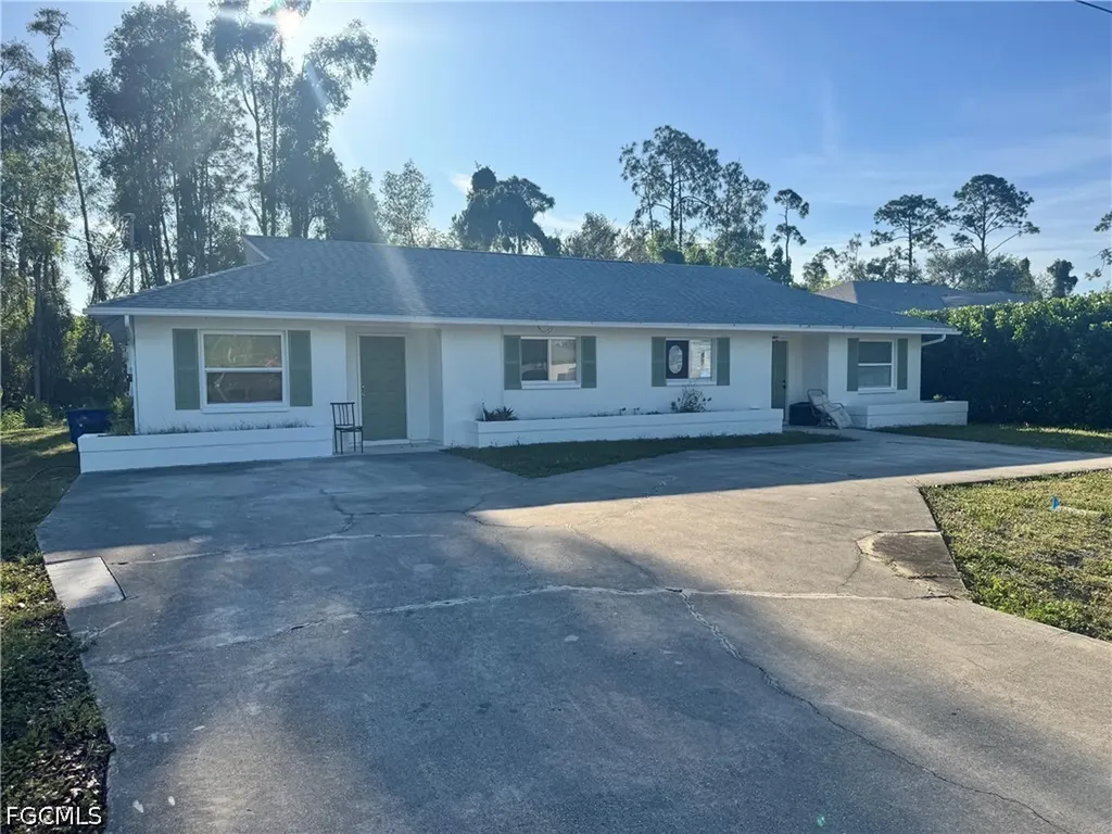 19184/19188 Miami Boulevard Fort Myers FL 33967