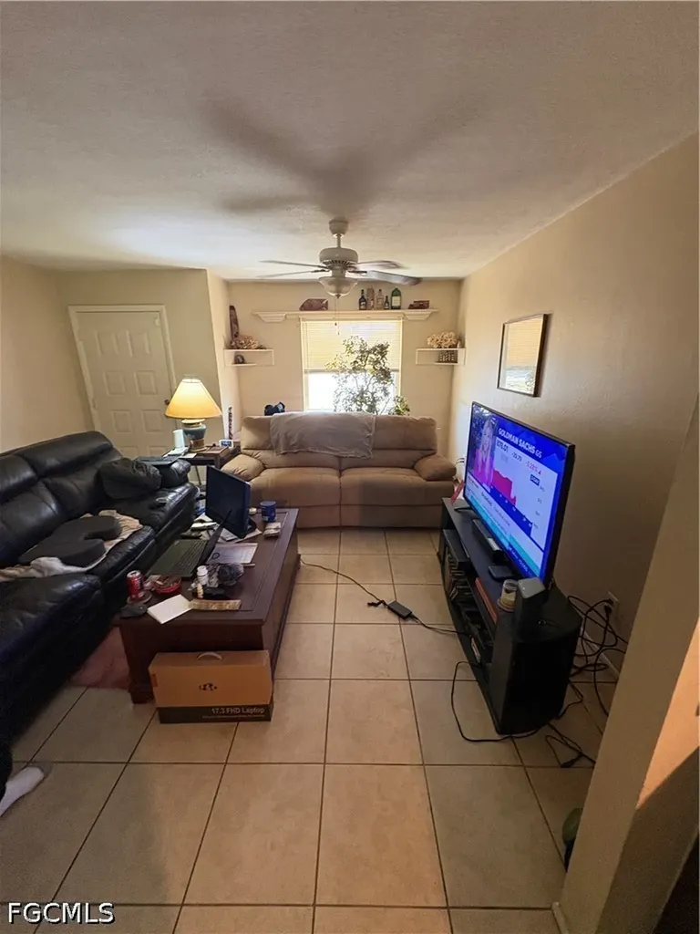 19184/19188 Miami Boulevard Fort Myers FL 33967