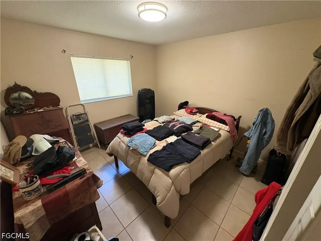19184/19188 Miami Boulevard Fort Myers FL 33967