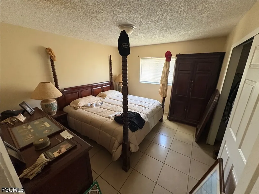 19184/19188 Miami Boulevard Fort Myers FL 33967