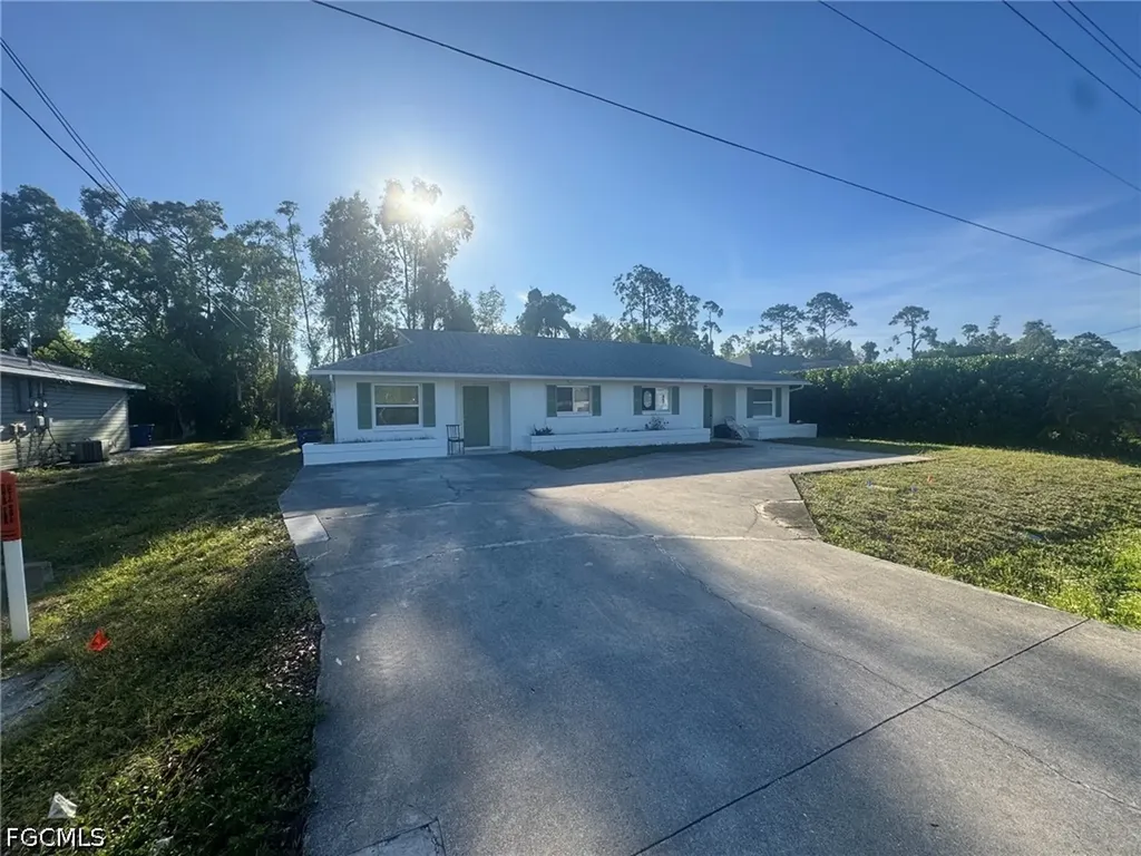 19184/19188 Miami Boulevard Fort Myers FL 33967