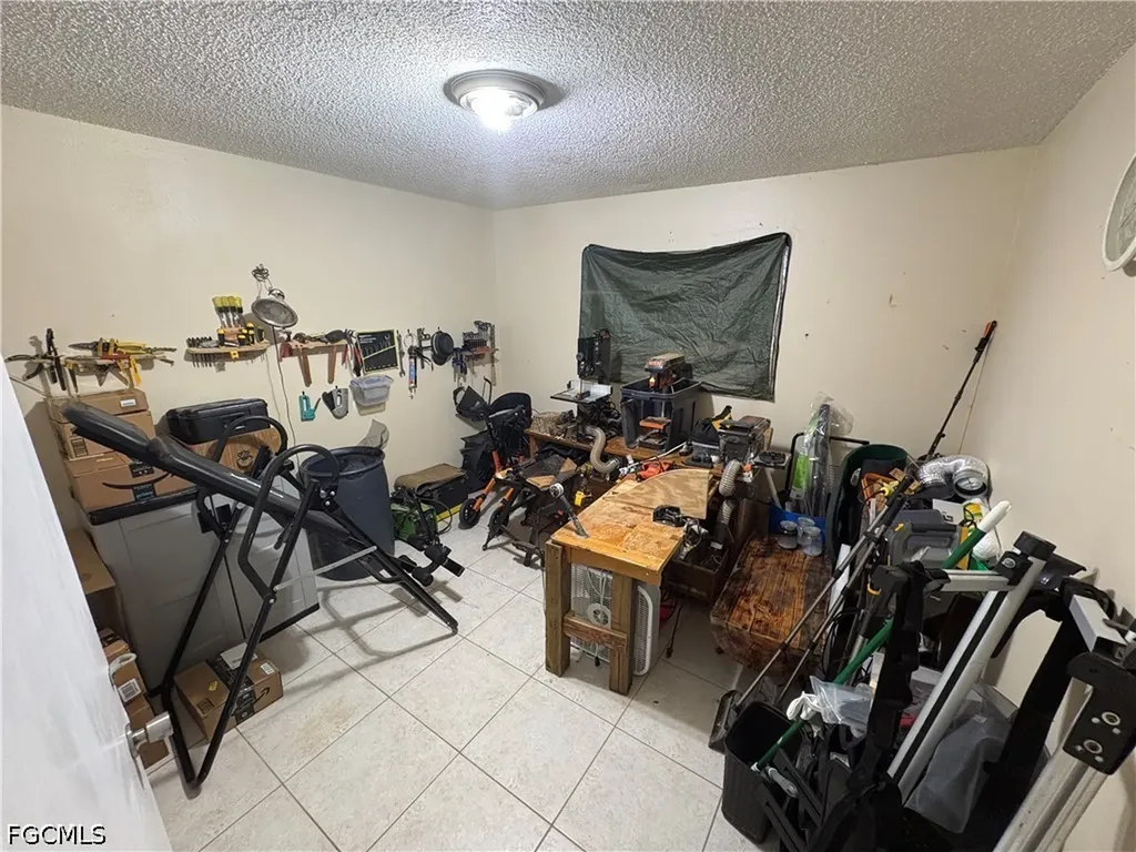 19184/19188 Miami Boulevard Fort Myers FL 33967