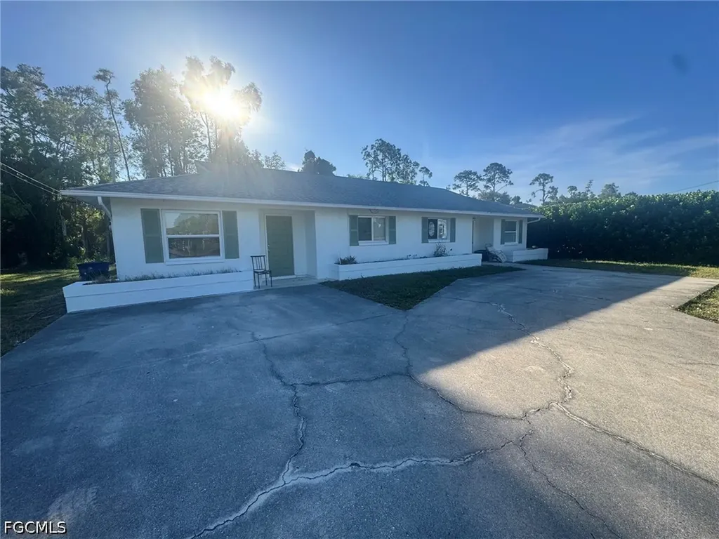 19184/19188 Miami Boulevard Fort Myers FL 33967