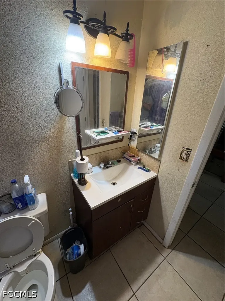 19184/19188 Miami Boulevard Fort Myers FL 33967