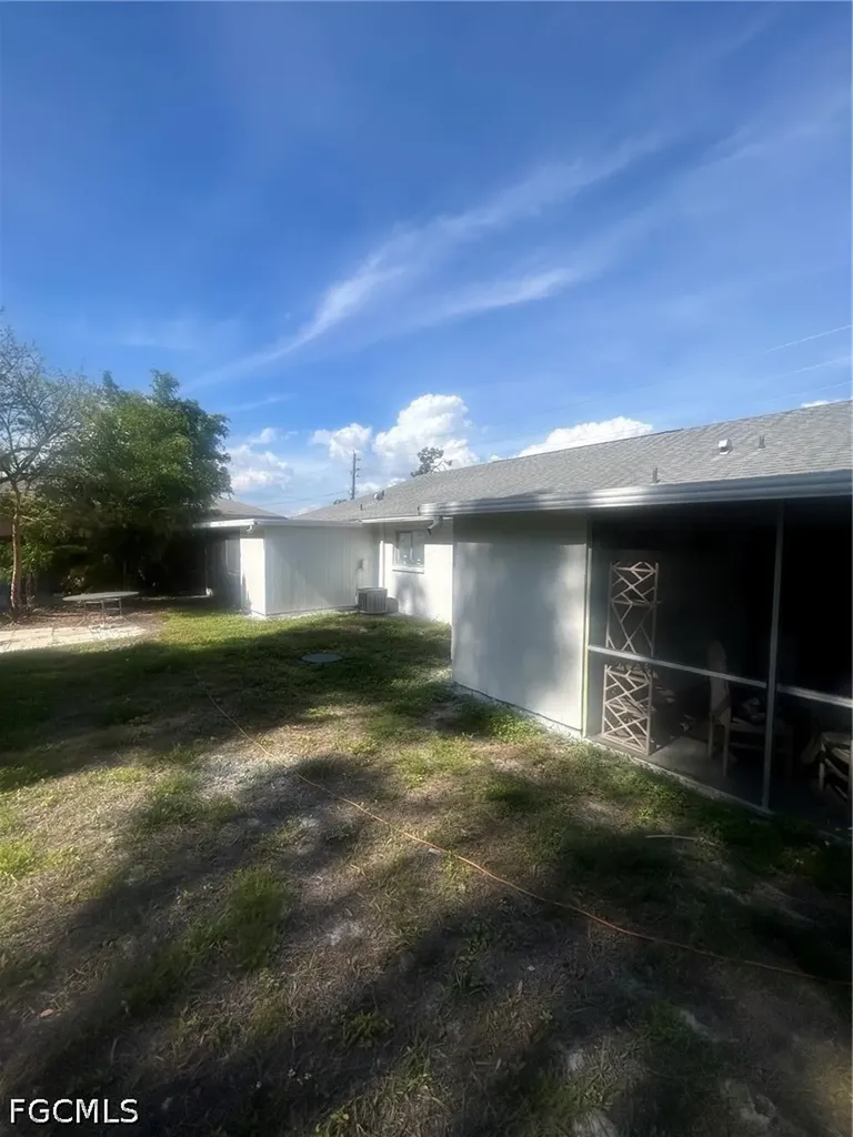 19184/19188 Miami Boulevard Fort Myers FL 33967