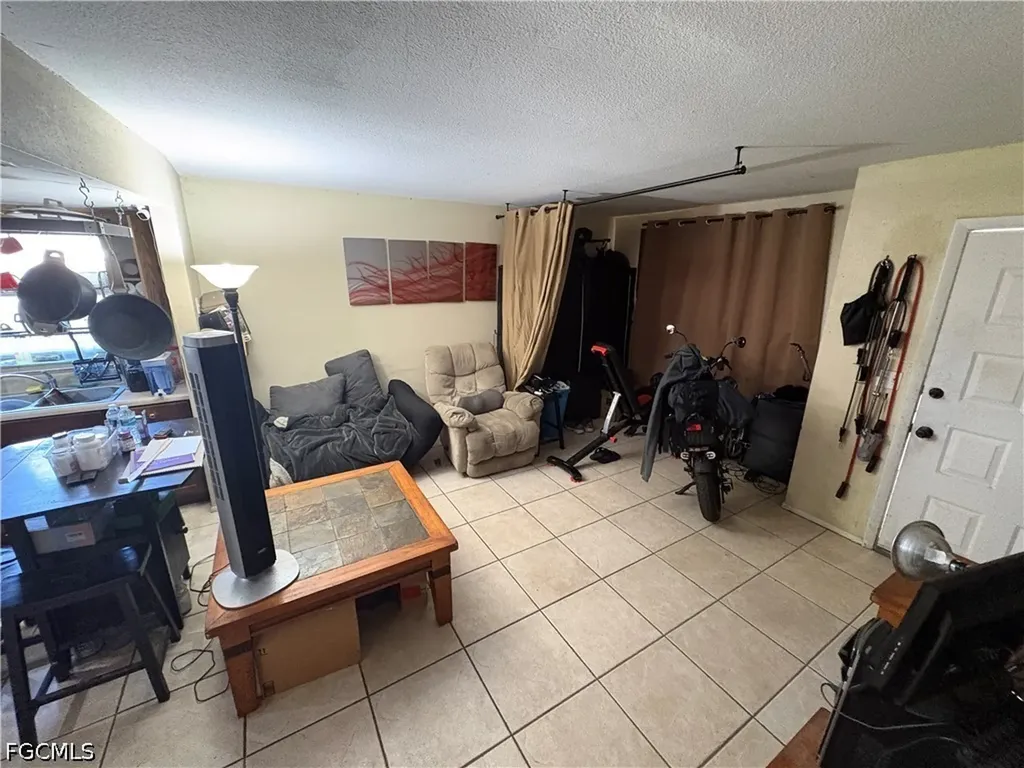 19184/19188 Miami Boulevard Fort Myers FL 33967