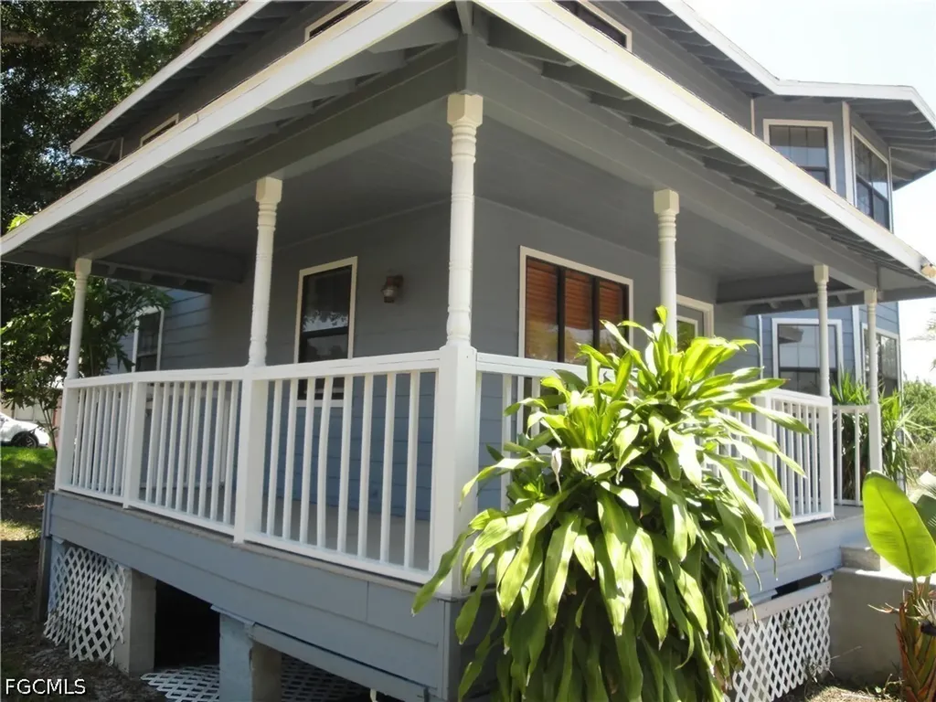 279 Hubbard Avenue North Fort Myers FL 33917