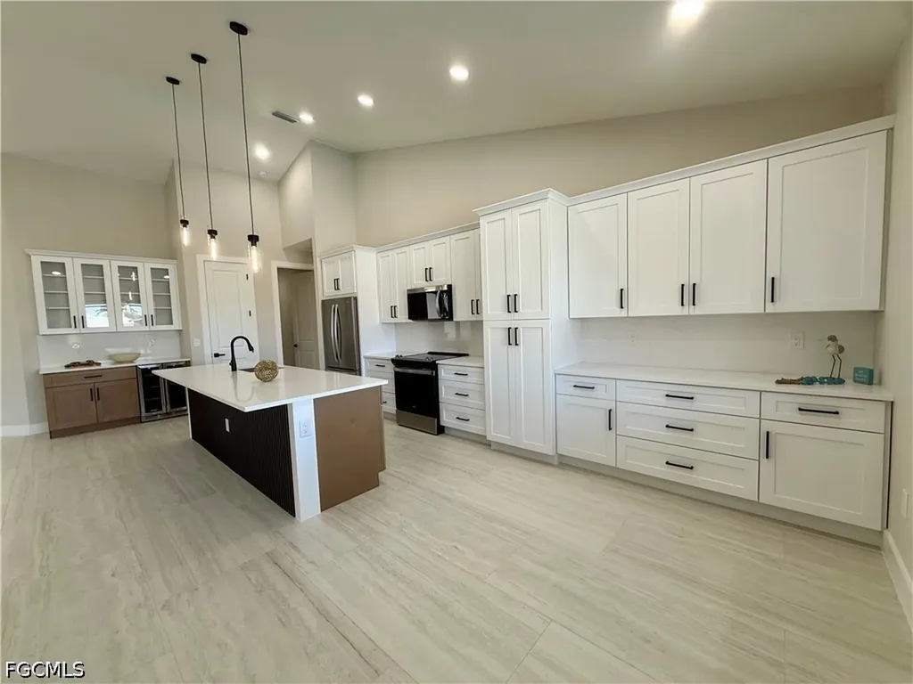 106 NE 8th Place Cape Coral FL 33993