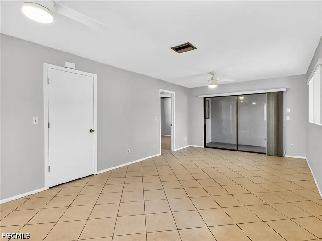 2141 SE 15th Place Cape Coral FL 33990