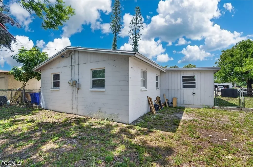 2992 Lafayette Street Fort Myers FL 33916