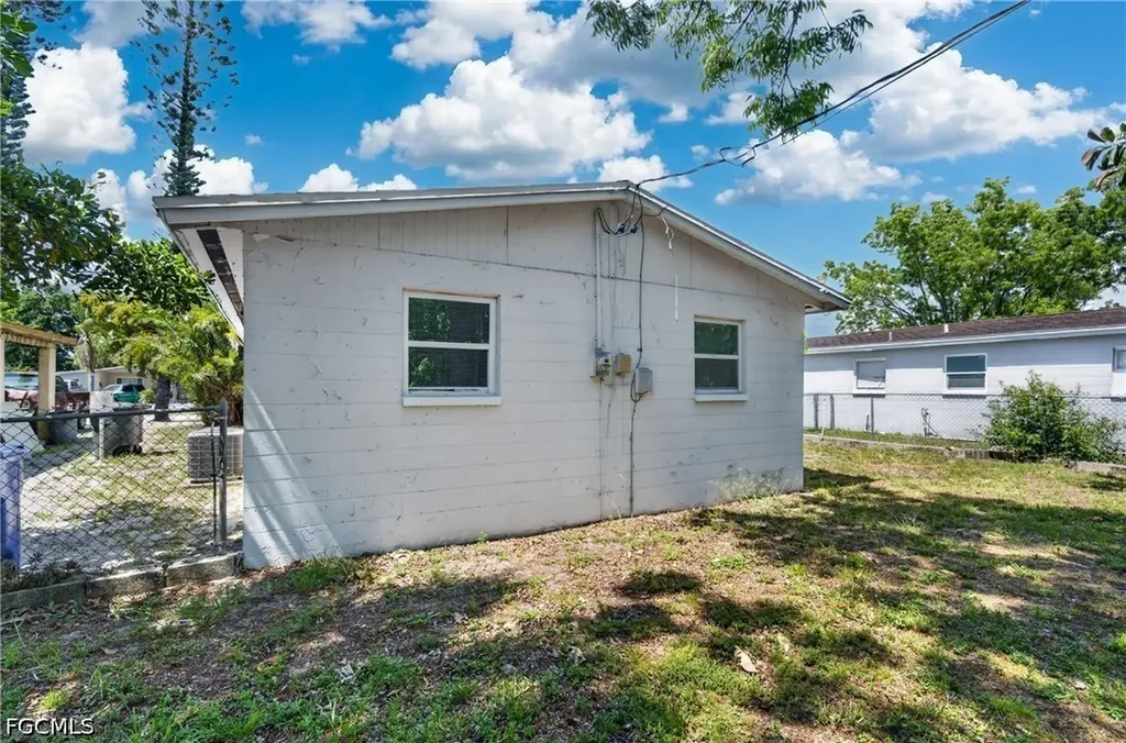2992 Lafayette Street Fort Myers FL 33916