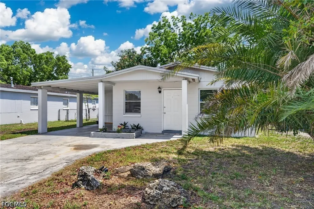 2992 Lafayette Street Fort Myers FL 33916
