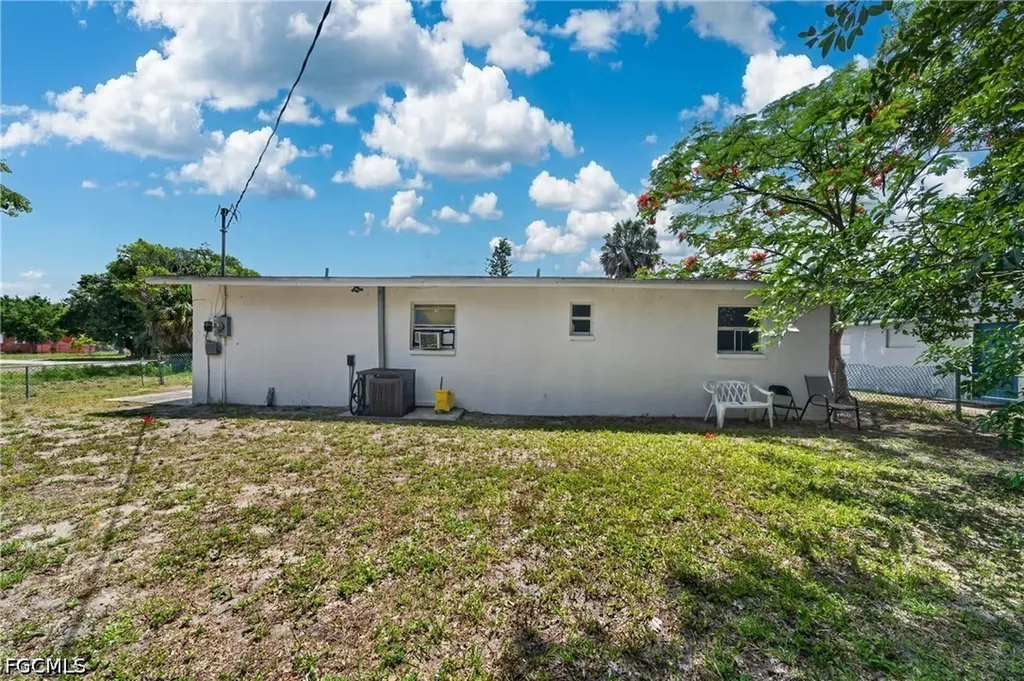 1904 Fountain Street Fort Myers FL 33916