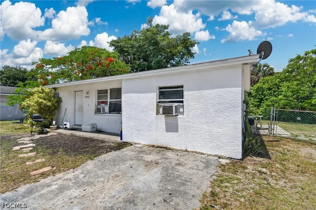 1904 Fountain Street Fort Myers FL 33916