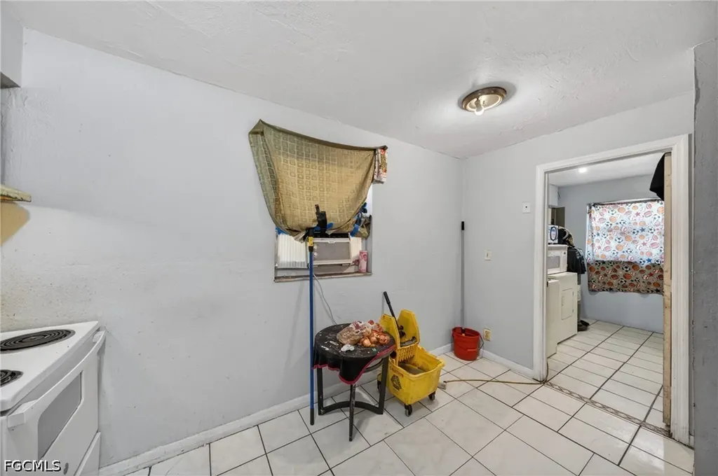 1904 Fountain Street Fort Myers FL 33916