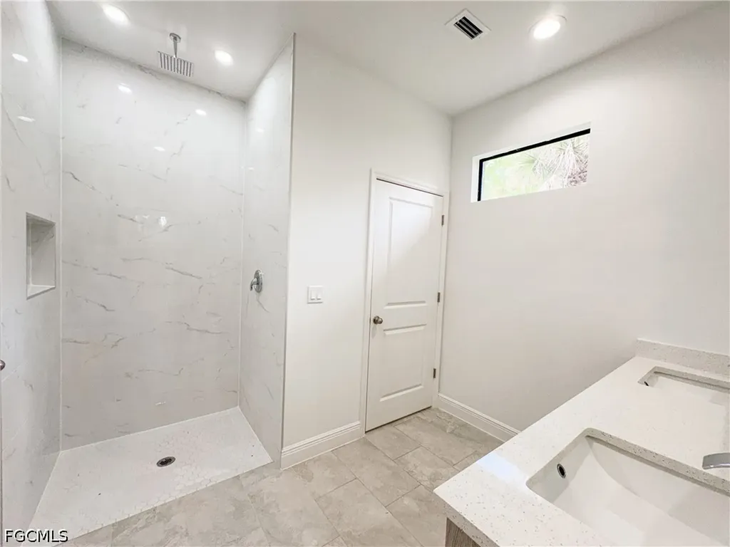 5028 W Tradewinds Circle Labelle FL 33935