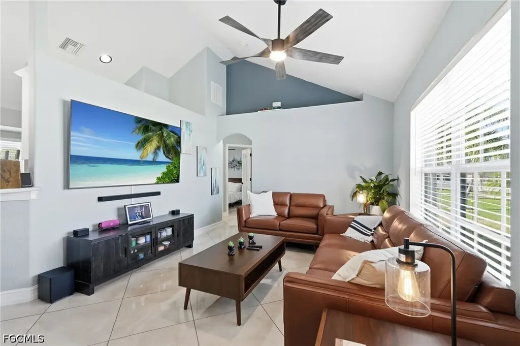 1405 SW 1st Place Cape Coral FL 33991