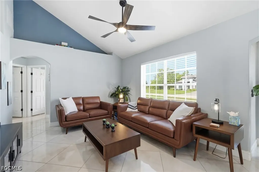 1405 SW 1st Place Cape Coral FL 33991