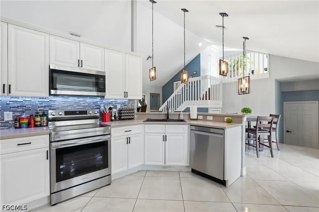 1405 SW 1st Place Cape Coral FL 33991