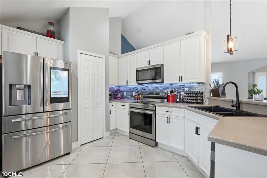1405 SW 1st Place Cape Coral FL 33991