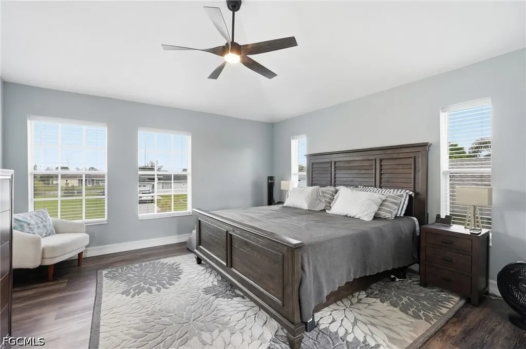 1405 SW 1st Place Cape Coral FL 33991