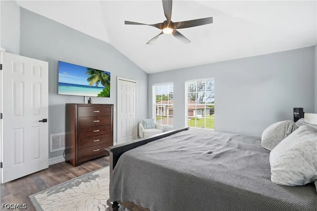 1405 SW 1st Place Cape Coral FL 33991
