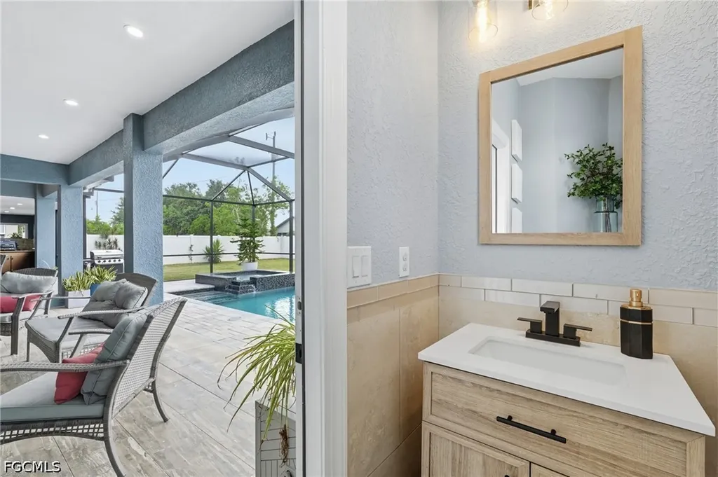 1405 SW 1st Place Cape Coral FL 33991