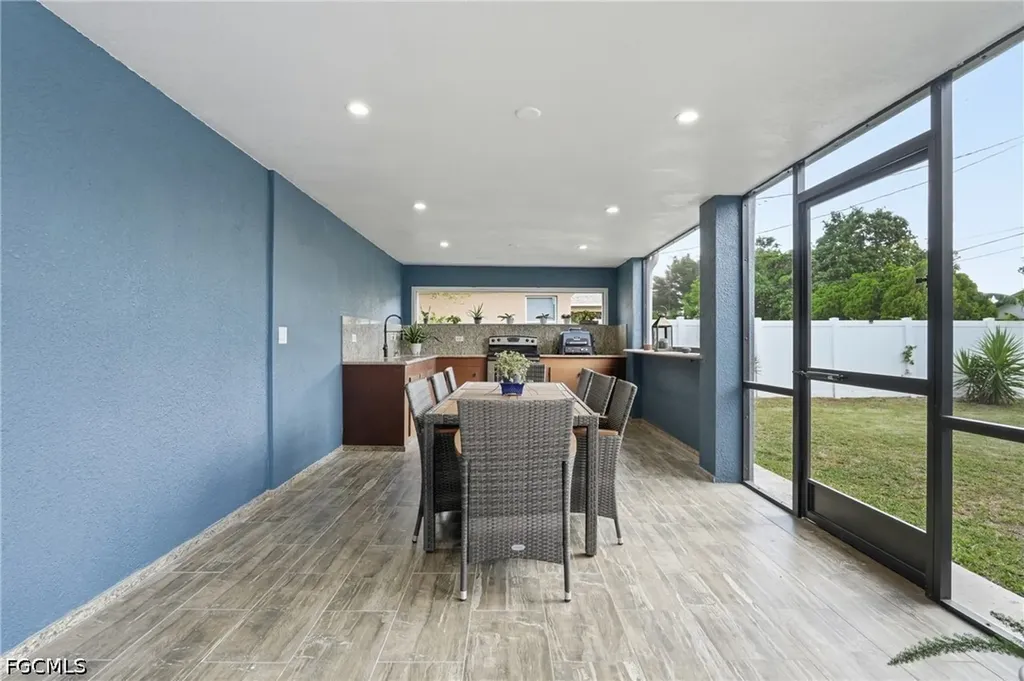 1405 SW 1st Place Cape Coral FL 33991