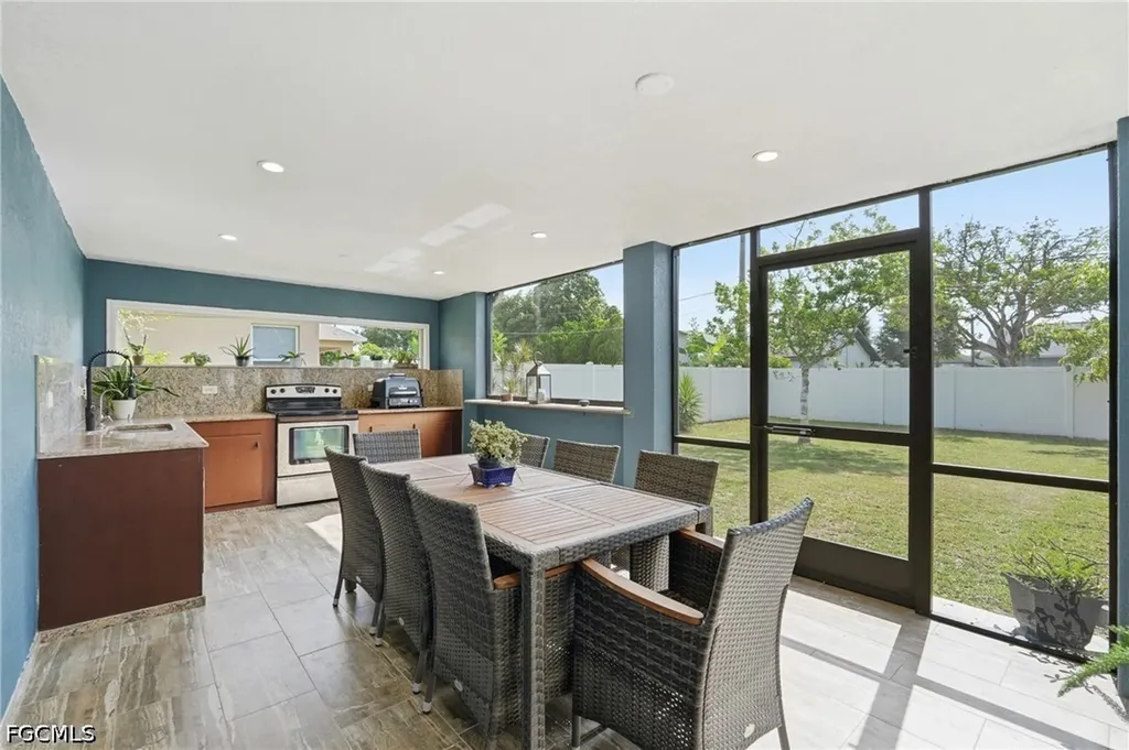 1405 SW 1st Place Cape Coral FL 33991