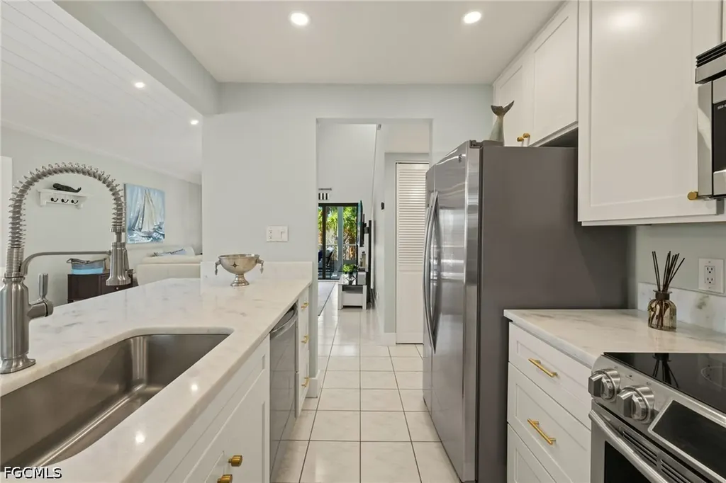 974 Greenwood Court S Sanibel FL 33957