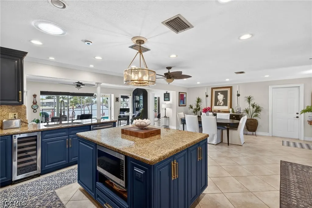 3810 SE 1st Place Cape Coral FL 33904